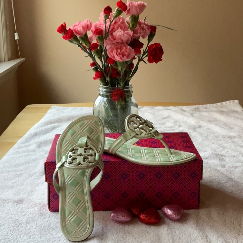 💚 TORY BURCH METAL MILLER SANDALS 💚 - Picture 9 of 16